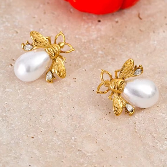 Elegant Gold Bee Earrings with Imitation Pearl Drop - Picture 3 of 8